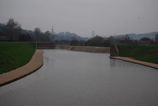 Photo 6x4 Large weir at the northern end of the Exe Flood Relief Channel  c2008