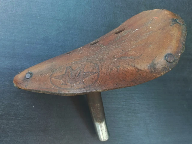ANCIENNE SELLE DE vélo en cuir de la marque Motobécane EUR