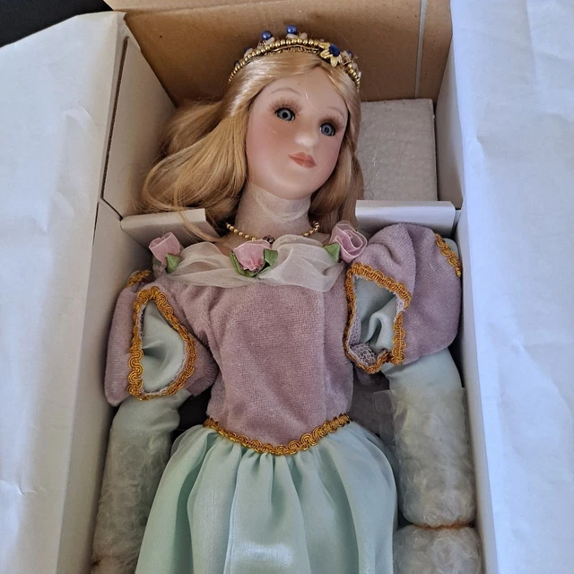 Vintage Heritage Signature Collection Doll "FAIRY TALE PRINCESS" 18" #12359 NIB 2