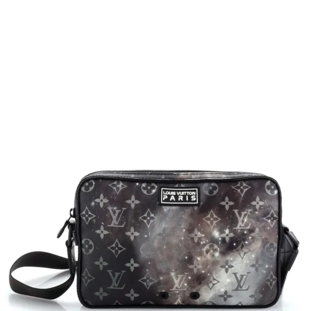LOUIS VUITTON Monogram Galaxy Discovery Bum Bag Shoulder Bag Black Auth  28275a Cloth ref.636468 - Joli Closet