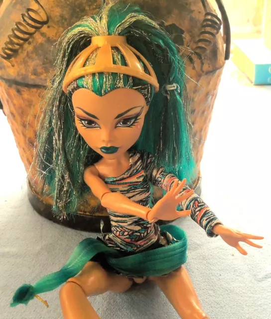 Monster High Nefera de Nile Fashion Doll First Wave Teal 2011 Daughter of Mummy