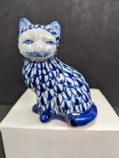 Vintage Porcelain Art Pottery Delf Blue & White Cat Fish Net Style 4 Inch  Tall