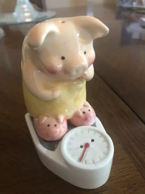 salt and pepper shaker PIGGIE WITH PIG SLIPPERS ON SCALE