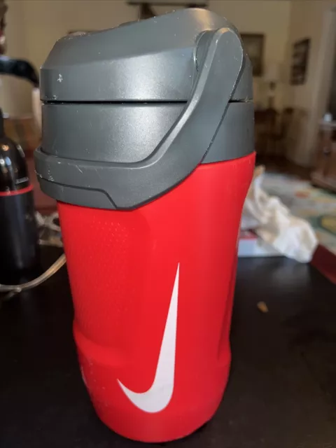 NEW Nike 64 oz Hyper fuel Insulated Water Jug Handle Black White BPA Free Chug