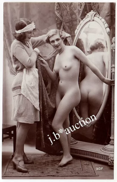 NACKTE DAME MIT ZOFE AM SPIEGEL / AKTFOTO * Vintage BIEDERER Foto-AK um 1920