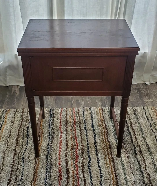 Singer Sewing Machine Cabinet Good Condition