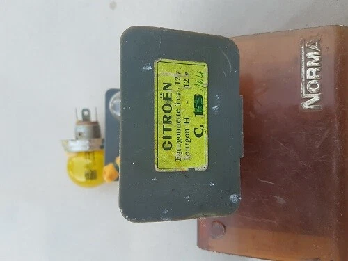 Lot De 2 Anciennes Boîtes D'ampoules De Secours 12V Pour Mercedes - 16 à 20 Ampoules - Occasion