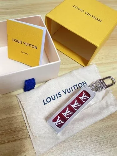 Key ring Louis Vuitton x Supreme Red in Other - 33846830