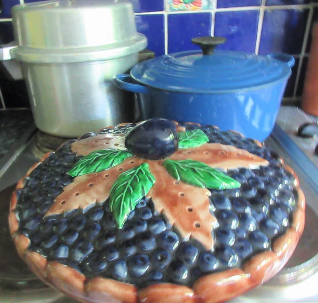 Vintage Portuguese Majolica Blueberry Pie Keeper Party Serving Dish 1970,s