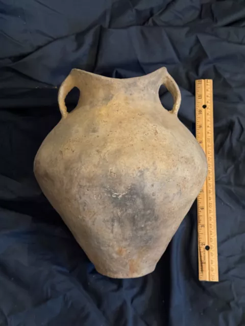 Ancient Neolithic Chinese pottery jar