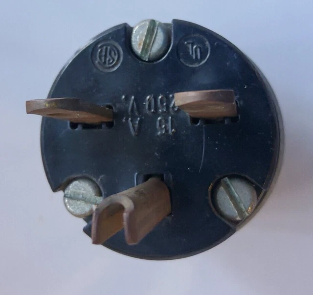 VINTAGE LEVITON 15 amp 250v Grounding Plug 3 Prong Plug Straight Blade