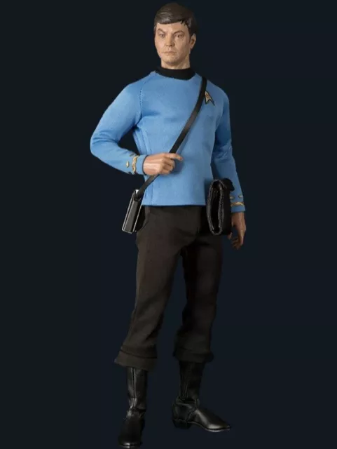 McCoy Gelenkfigur im Maßstab 1:6 Star Trek QMX Limited Edition Neu im Karton