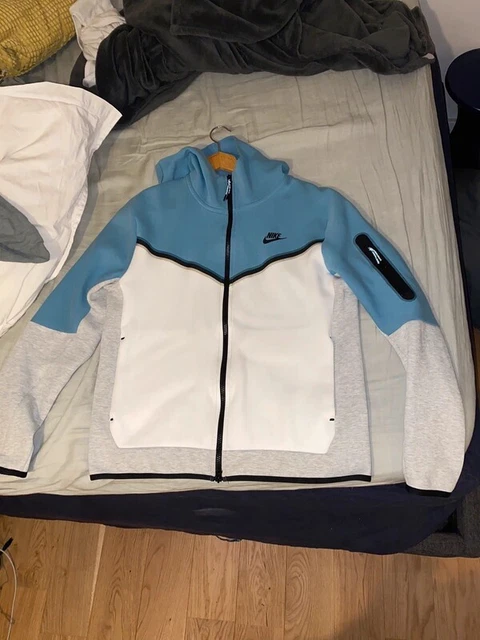 Blue and white nike tech fleece hotsell