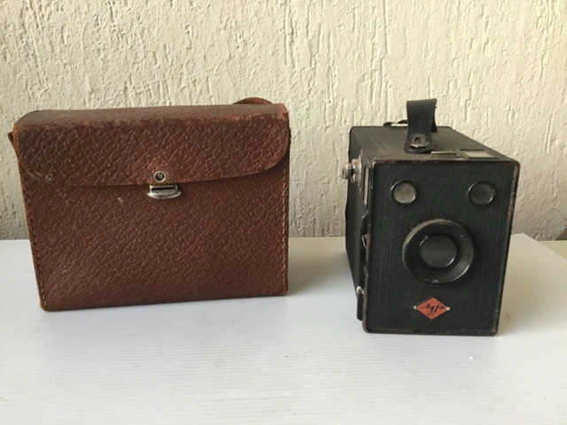 Appareil photo ancien Agfa B2 avec son étui