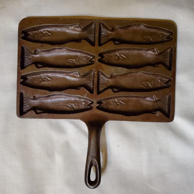 RARE Vintage cast iron Fish Salmon Trout pan mold 8 Compartments HEAVY  Cornbread