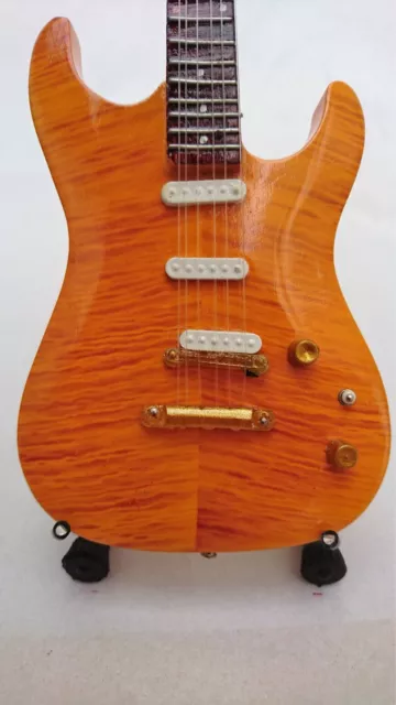 Mini chitarra da collezione in legno cm 25 -Dire Straits - Mark Knopfler