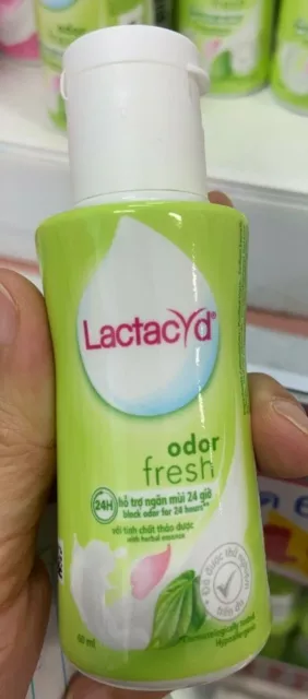 Lactacyd Daily Feminine Wash Cleansing Protection Care 6 Formula 60 ml. 3