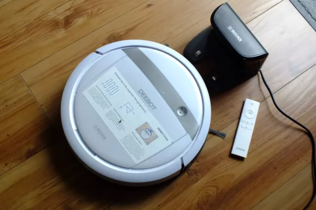 DEEBOT M88 Saugroboter + Wischroboter von Ecovacs mit Fernbedienung Ladestation