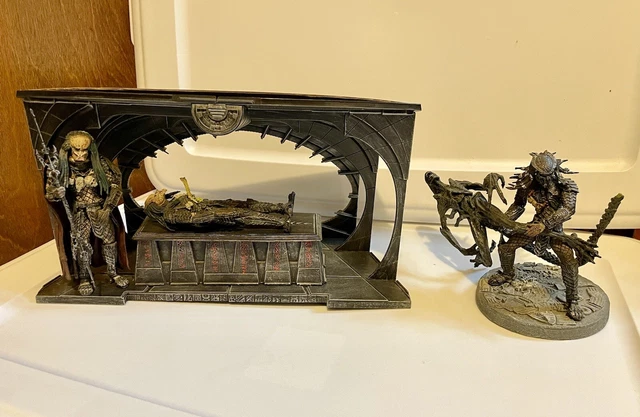 AVP Alien Vs Predator McFarlane Diorama Action Figures Playset Lot Of 2 Sets