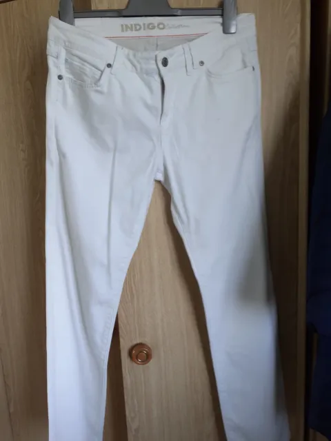 Marks & Spencer ladies white jeans ( size 14 M ) indigo collection.