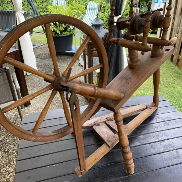 Sehr Schönes Antikes  Spinnrad  mit Zwei Spulen Holz Dachbodenfund