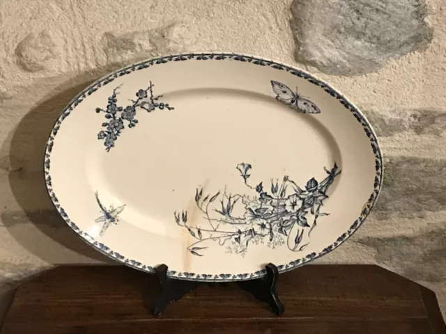 Grand plat oval en faïence de SARREGUEMINES, collection Carmen