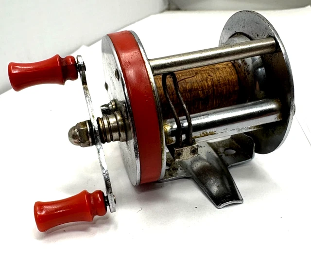 VINTAGE WESTERN AUTO Revelation V7343 Fishing Reel Made in