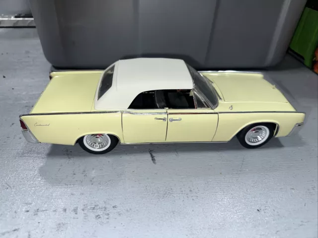 Model Car Ricko Lincoln Continental Convertible 1963 Scale 1:18