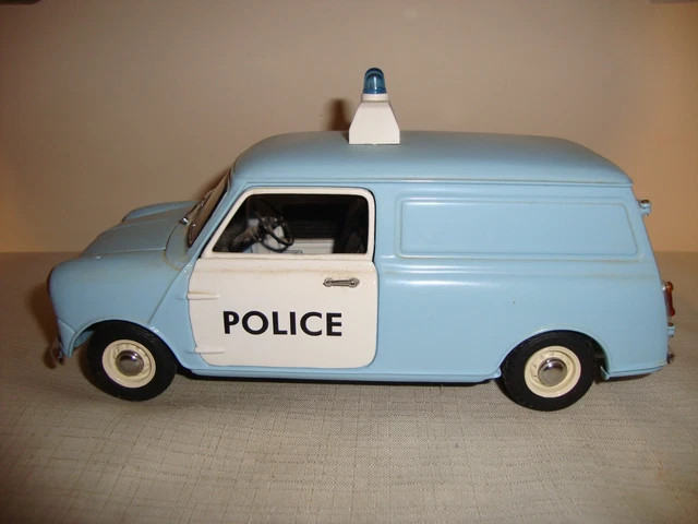 KYOSHO MINI POLICE Van - Light Blue 1:18 scale Diecast Car
