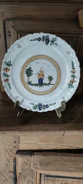 Ancienne Assiette en faïence de Nevers décor au chinois 18ème.siècles