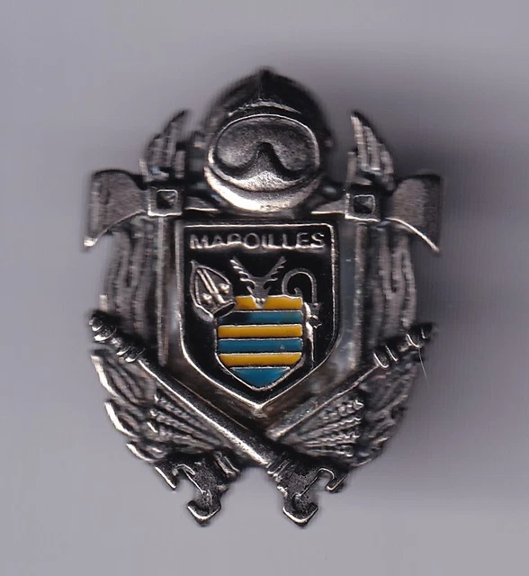 RARE PINS PIN'S .. TOURISME BLASON ARM OCCITANIE EGLISE CHURCH CATLLAR 66 ~EG