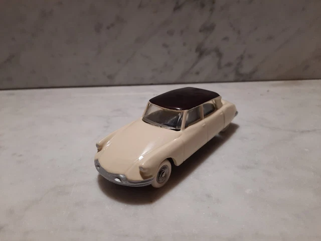 🚗 Miniature Dinky Toys – Citroën DS 19 (Réf 530) – Fabriquée En France Par Meccano – Verte Et Blanche