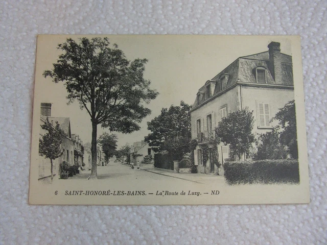 CPA - SAINT HONORE LES BAINS - La route de Luzy