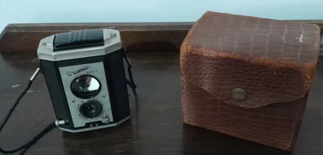 Vintage Kodak Brownie Reflex Synchro camera Untested