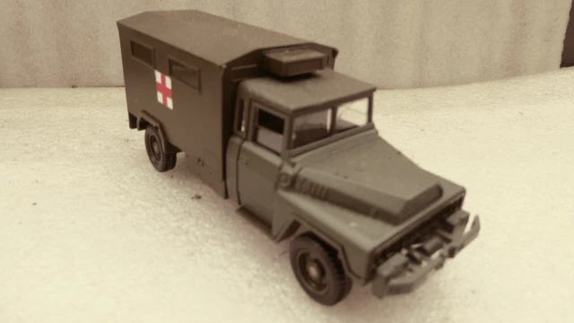 ACMAT VLRA 4x4 bâché et citerne au 1:32 (Intermaquettes