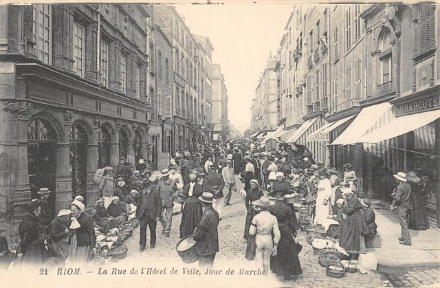 Carte Postale Ancienne RIOM (63) - La Rue Du Commerce - Début 1900 - Puy De Dôme