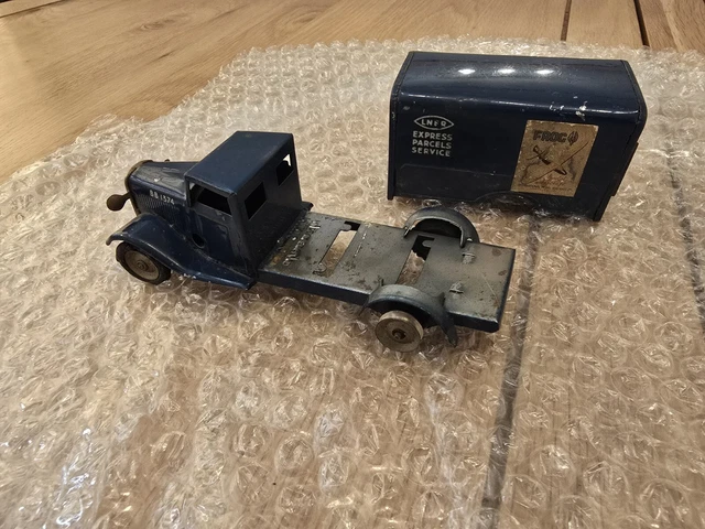 VINTAGE TRI-ANG MINIC Clockwork Delivery Transport Van LNER - NO KEY ...