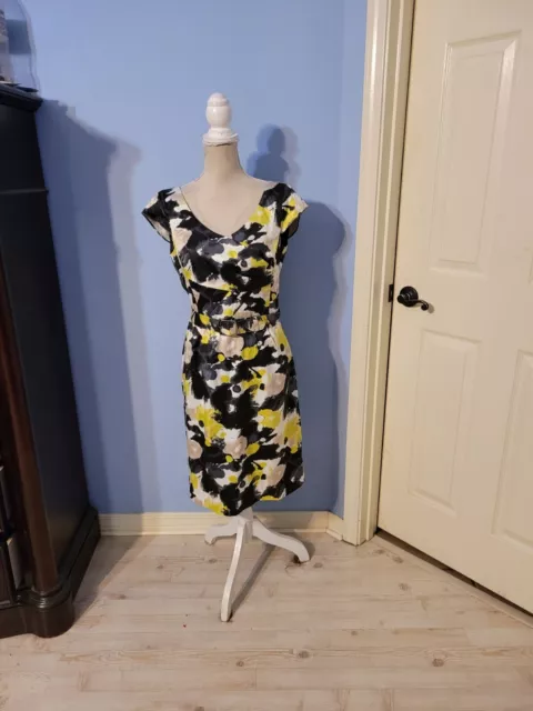 Antonio Melani Size 8 Dress Womens Yellow Floral Short Sleeve Vneck Belted