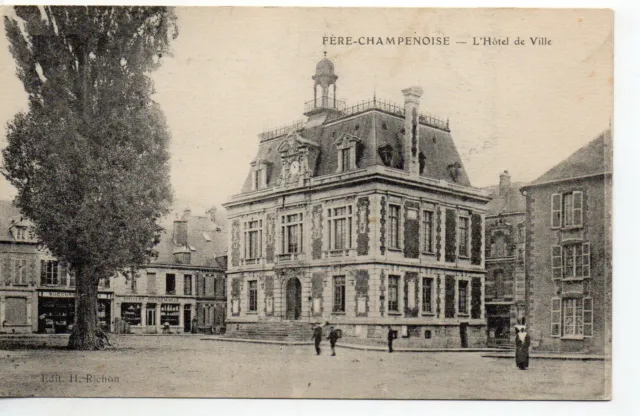 FERE CHAMPENOISE - Marne - CPA 51 - l' Hotel de ville - commerces