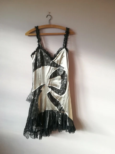 Vestito Elegante Oro e Pizzo | Elegant golden dress with lace.