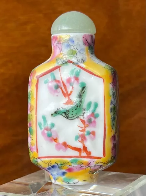 VINTAGE ASIAN SNUFF BOTTLE Made in Hong Kong PORCELAIN BIRDS Green Jade Top