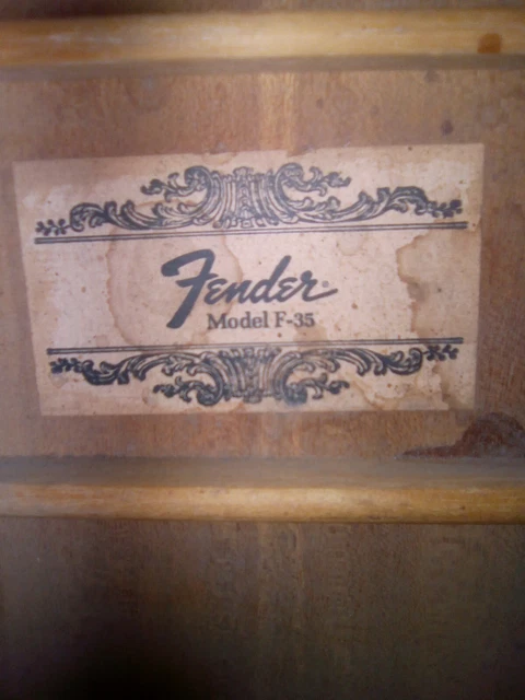 Guitare Fender F-35
