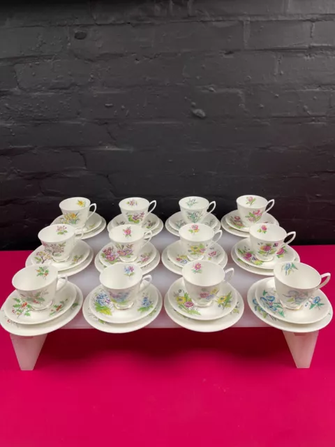 12 x Royal Albert Blumen des Monats Trios Tassen Untertassen und Beilagen Set