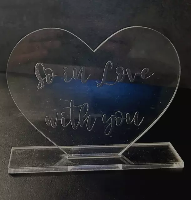 Valentinstag Geschenk Acryl Herz Aufsteller mit Wunschgravur Liebe Geschenkidee