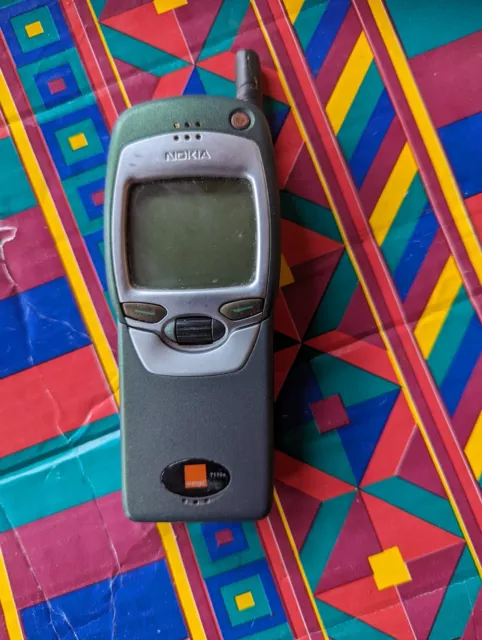 Nokia 7110 Vintage Mobile Phone - & Working w/ Charger
