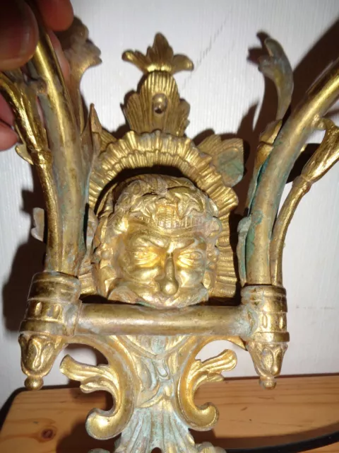 paire d appliques ancienne en bronze têtes de dieu ou roi monogrammées