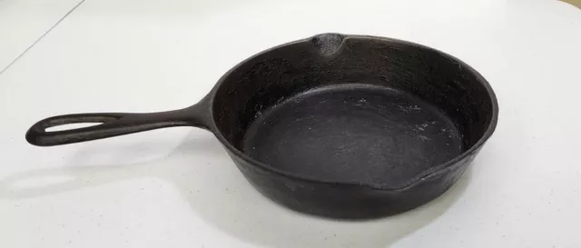 Vintage FB  #5 • 8.5" Cast-Iron Skillet Unusual #5 Font Tear Drop Inside Handle