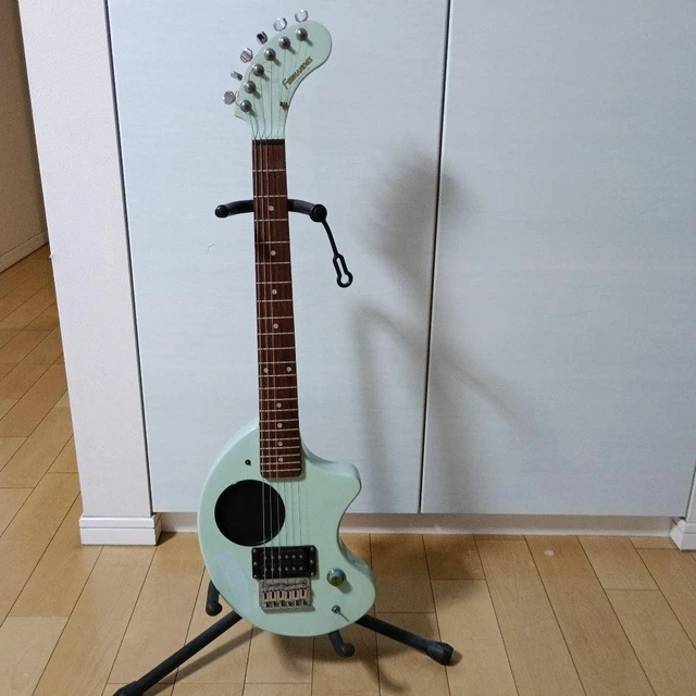 FERNANDES ZO-3 BLUE body, no rust. We will handle the repair