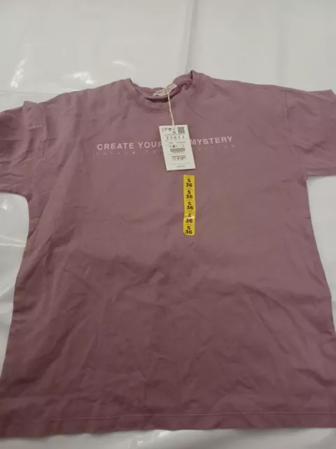 Camiseta para hombre Pullbear. Mangas cortas. Rosa. Logotipo. Talla pequeña