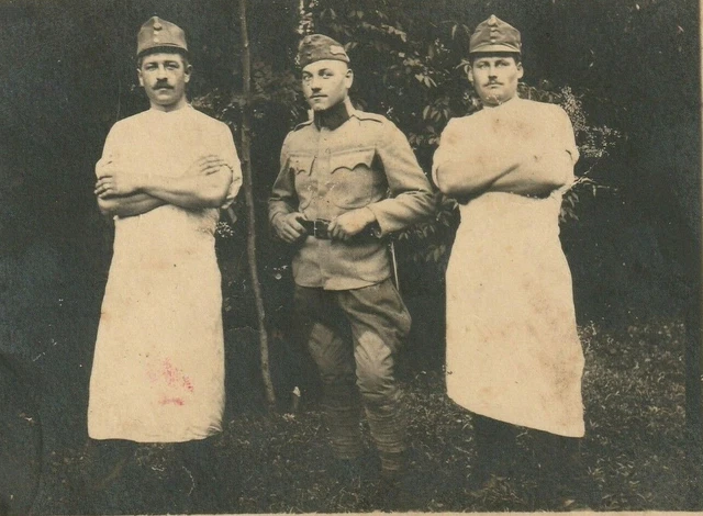 ÖSTERREICH UNGARN ARMEE Offiziere Gruppenfoto 1WK Mützenabzeichen Foto